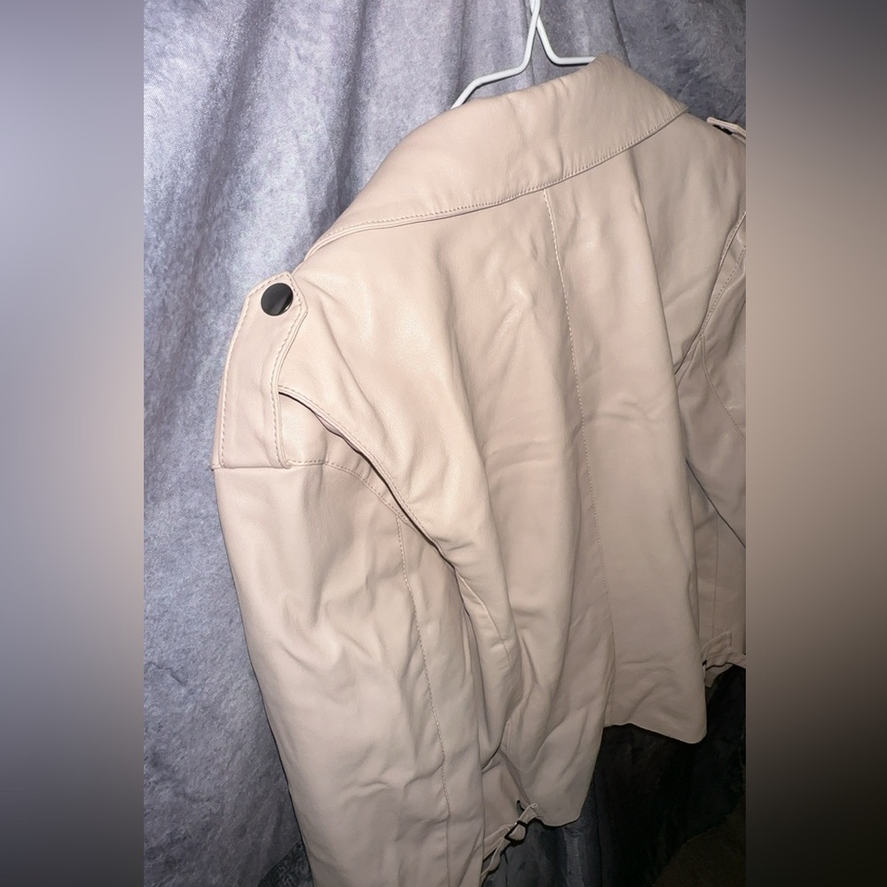 R label jacket